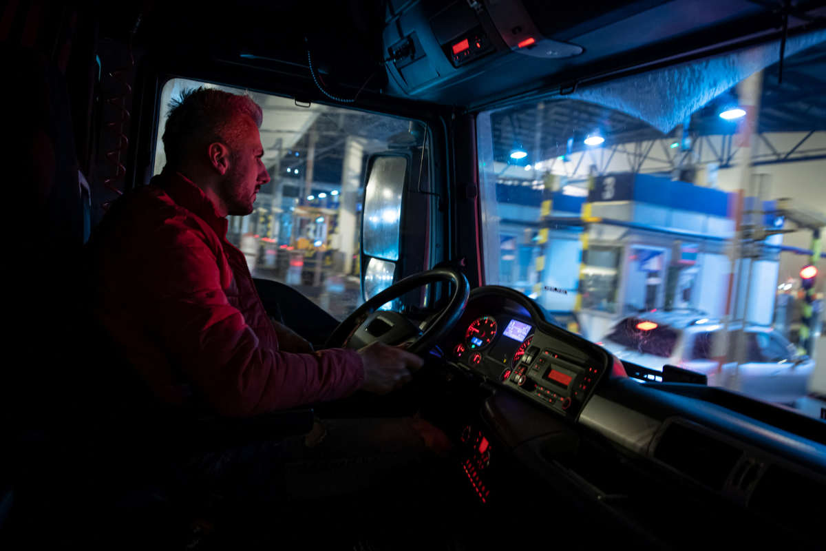 Nighttime Driving Safety tips for Truckers
